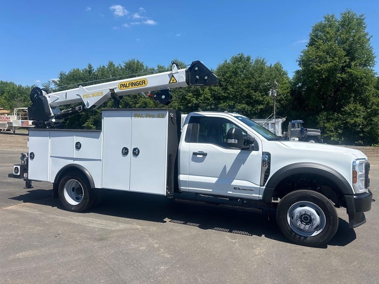 2026-ford-f550-xl-image-2