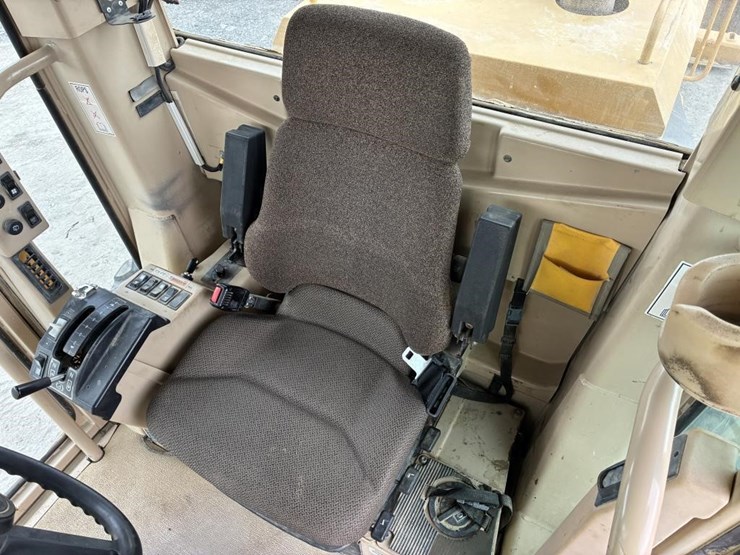 2004-caterpillar-143h-vhp-image-17