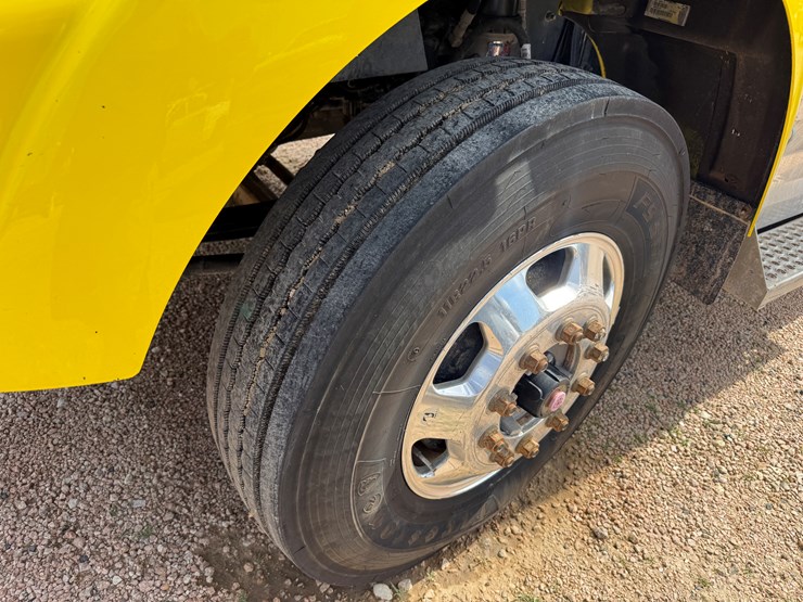 2016-kenworth-t800-image-13