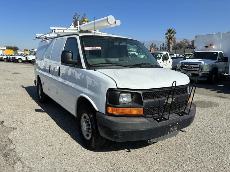 2014-chevrolet-express-3500-image-2