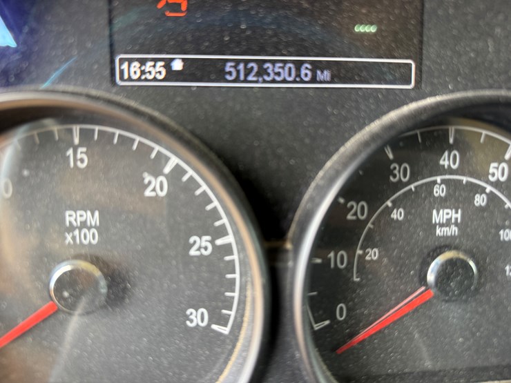 2018-peterbilt-567-image-17