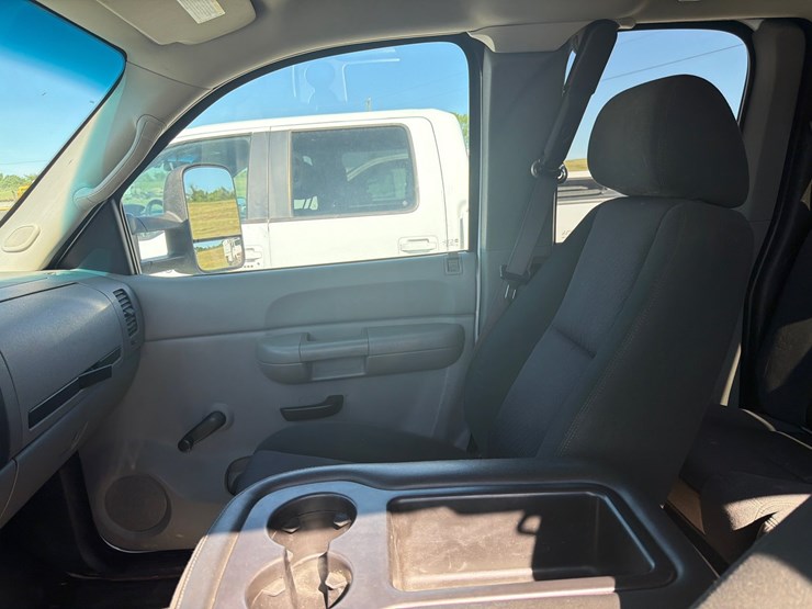 2009-gmc-3500hd-image-15