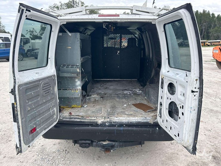 2014-ford-cargo-image-19