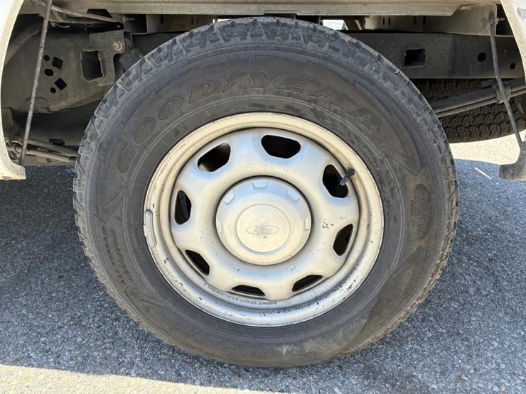 2013-ford-f150-xl-image-5