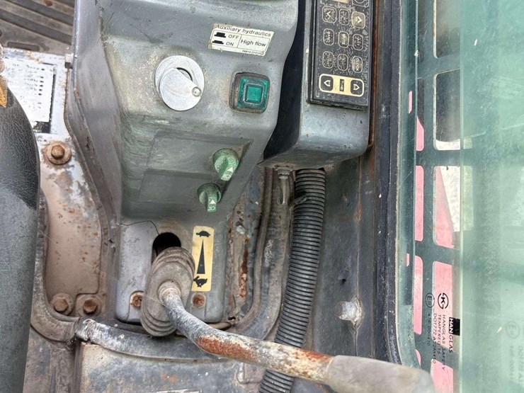 2009-takeuchi-tl250-image-21