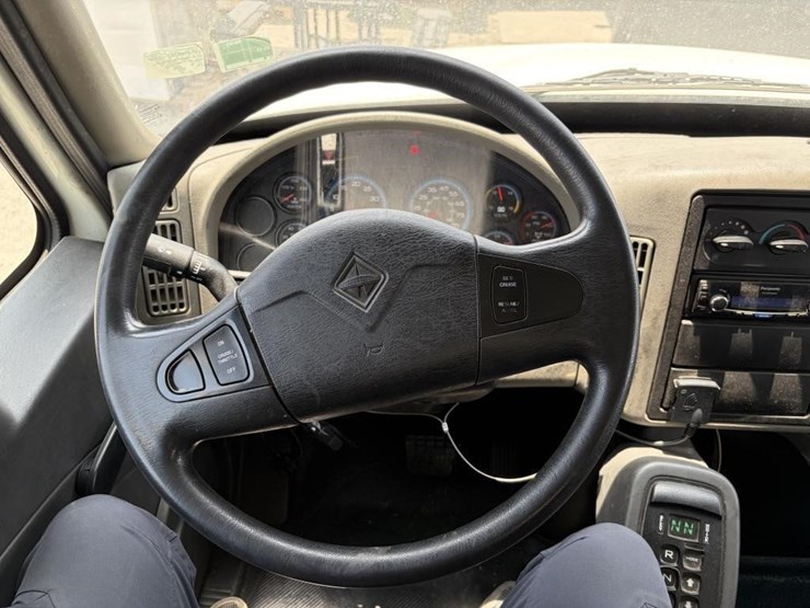 2014-international-durastar-4400-image-12