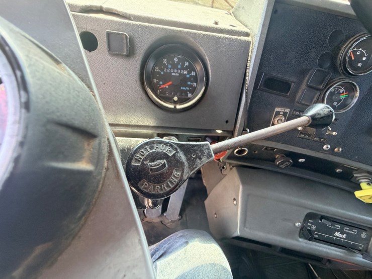 1998-mack-rb688s-image-65