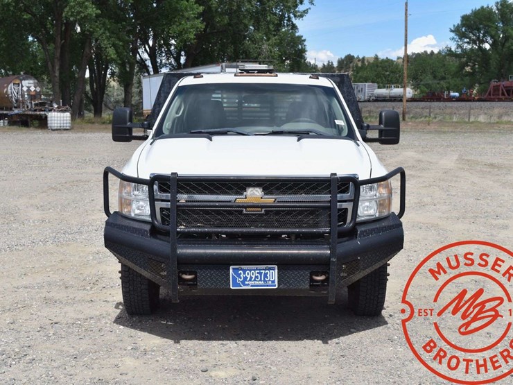 2013-chevrolet-3500-image-13