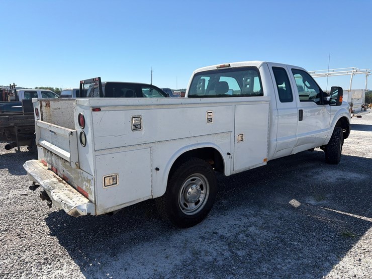 2011-ford-f250-xl-image-4