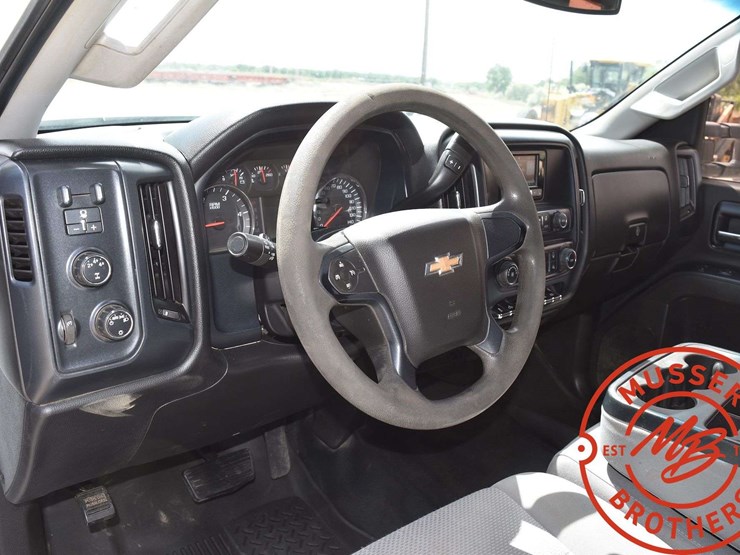 2015-chevrolet-3500-image-35