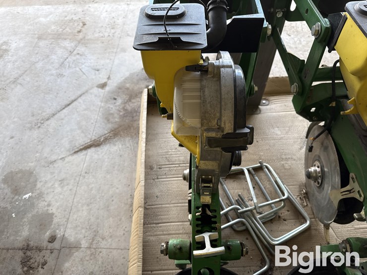 john-deere-planter-row-unit-image-12