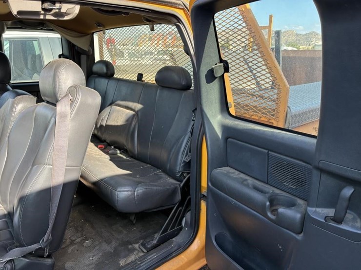 2001-chevrolet-3500-image-21