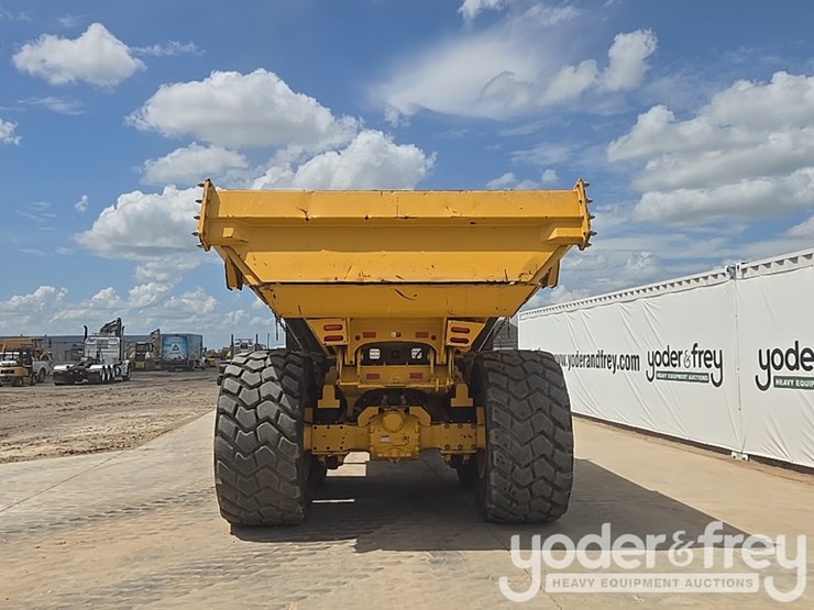2023-deere-260e-image-4