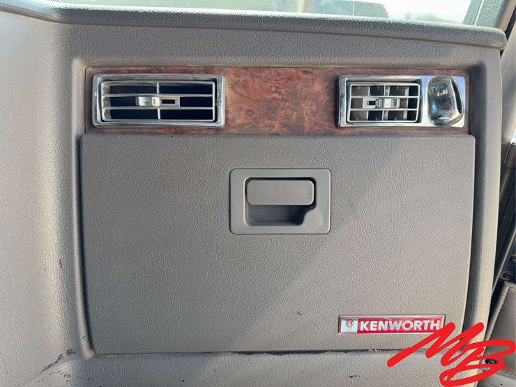 2005-kenworth-w900-image-64