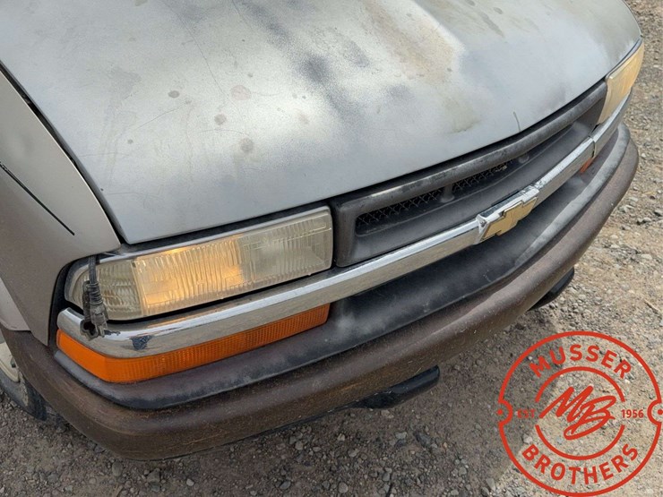 1999-chevrolet-s10-image-13