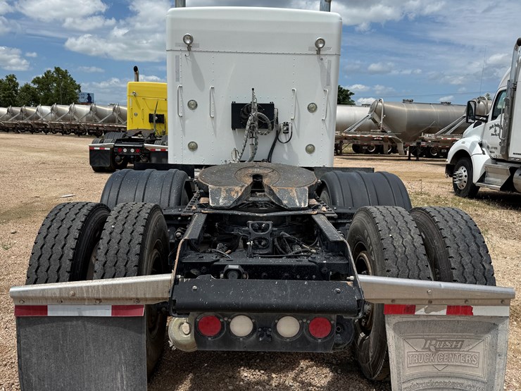 2016-kenworth-t800-image-6