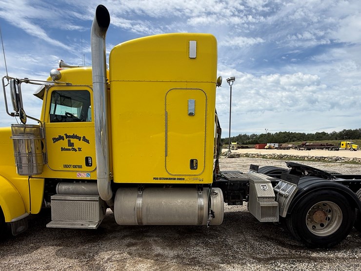 2014-peterbilt-389-image-8