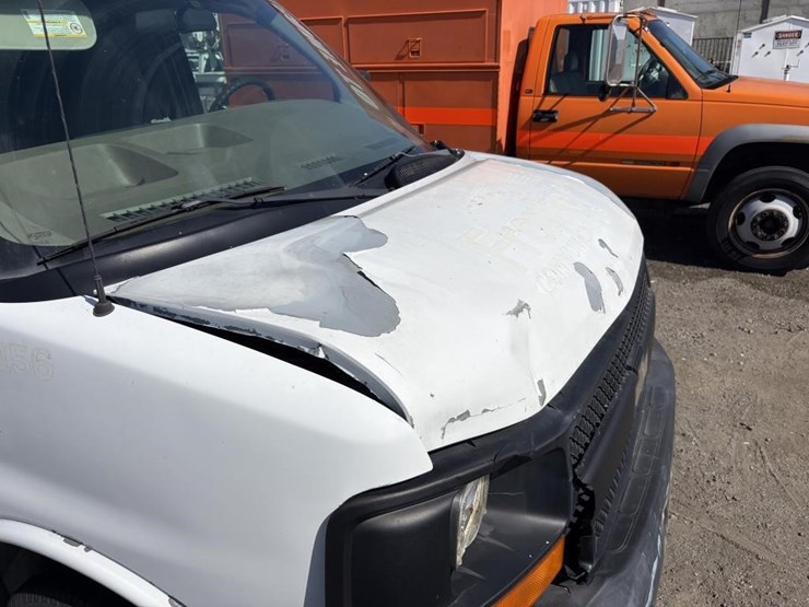 2004-chevrolet-express-2500-image-8