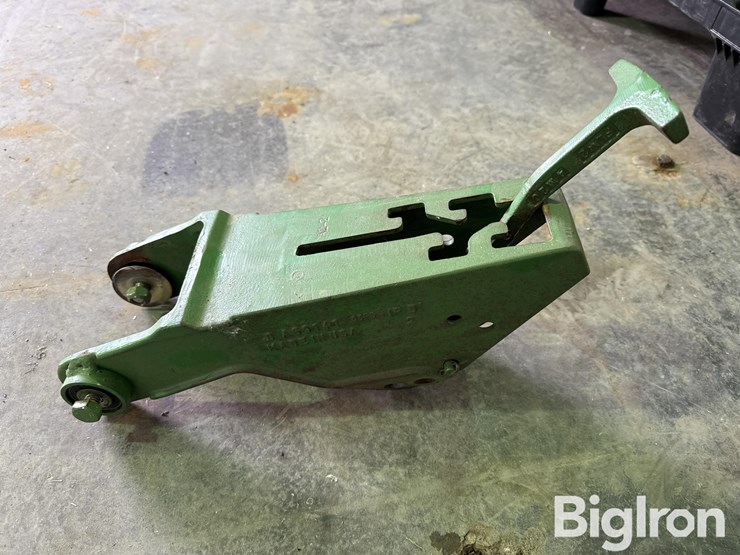 john-deere-closing-wheel-flames-w/handles,-springs-&-mounting-bushings-image-4