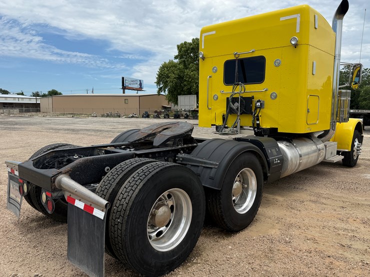 2014-peterbilt-389-image-5