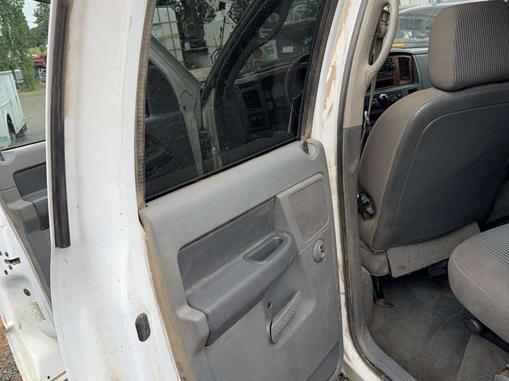 2006-dodge-ram-3500-image-26