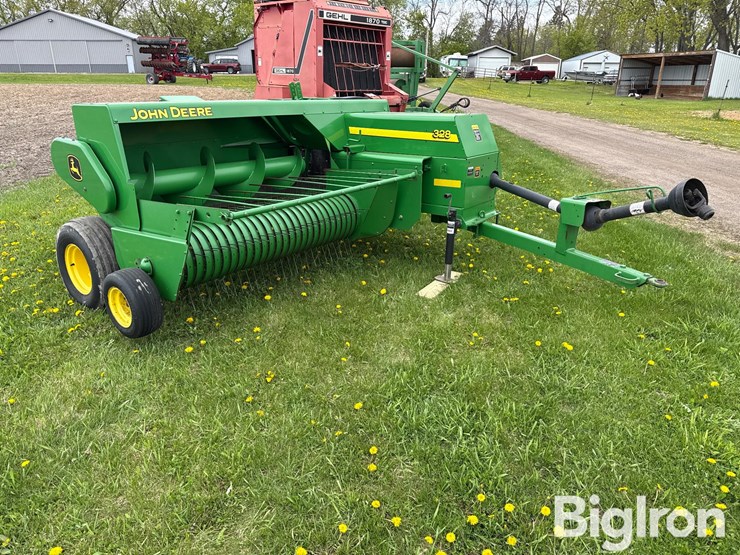2005-john-deere-328t-small-square-baler-image-3