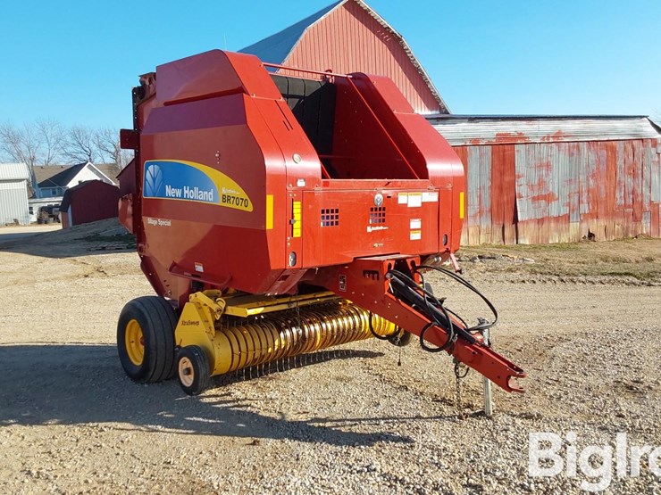 2012-new-holland-br7070-image-3