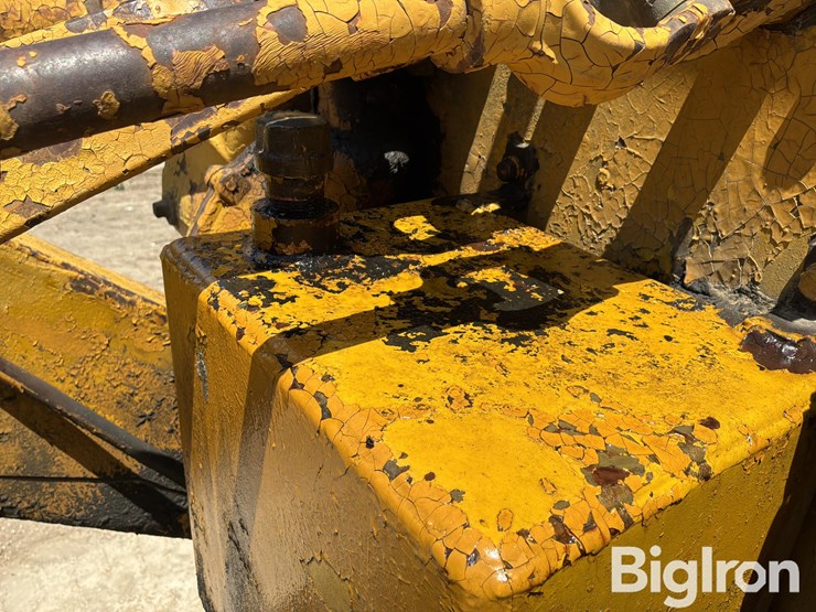 caterpillar-12-image-11