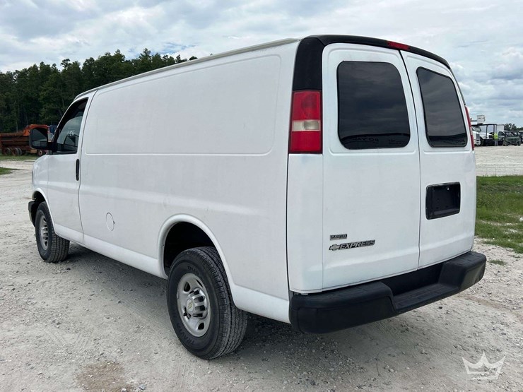 2011-chevrolet-express-2500-image-4