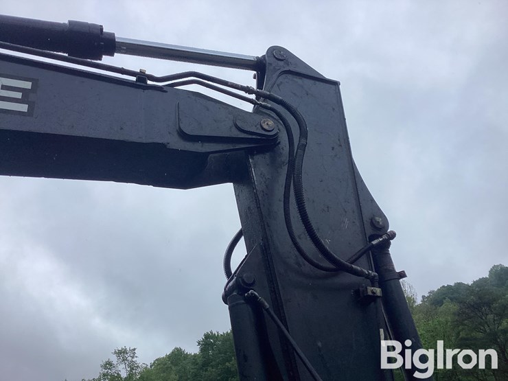 2016-deere-130g-image-13