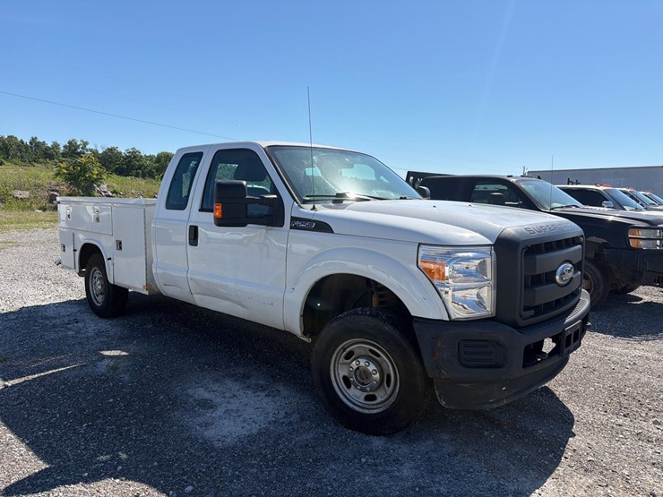 2011-ford-f250-xl-image-3