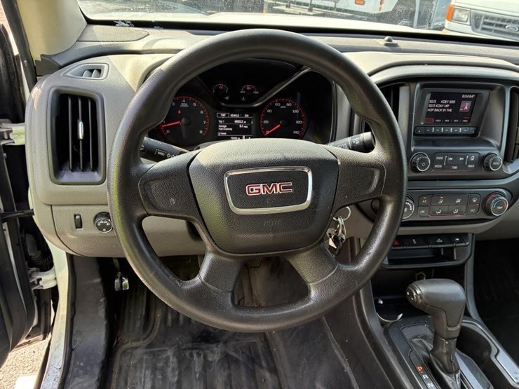 2016-gmc-canyon-image-18