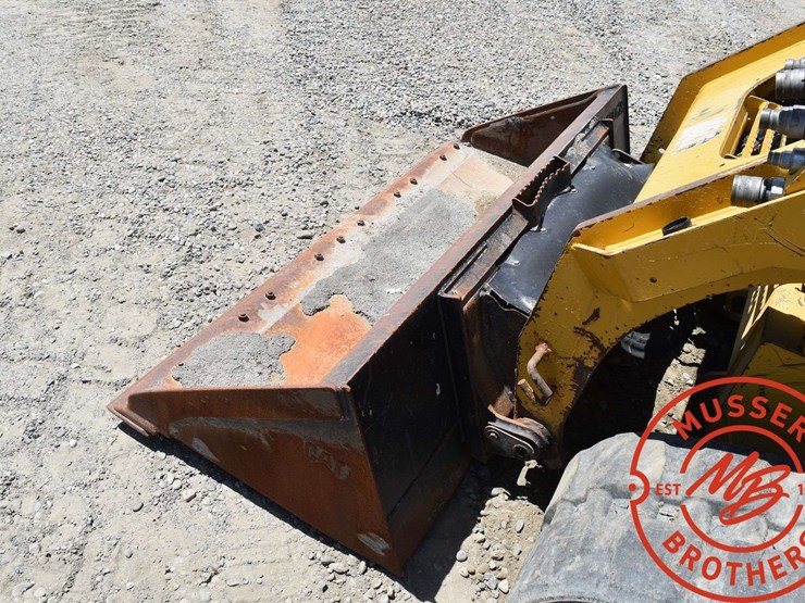 2016-caterpillar-d2-image-21
