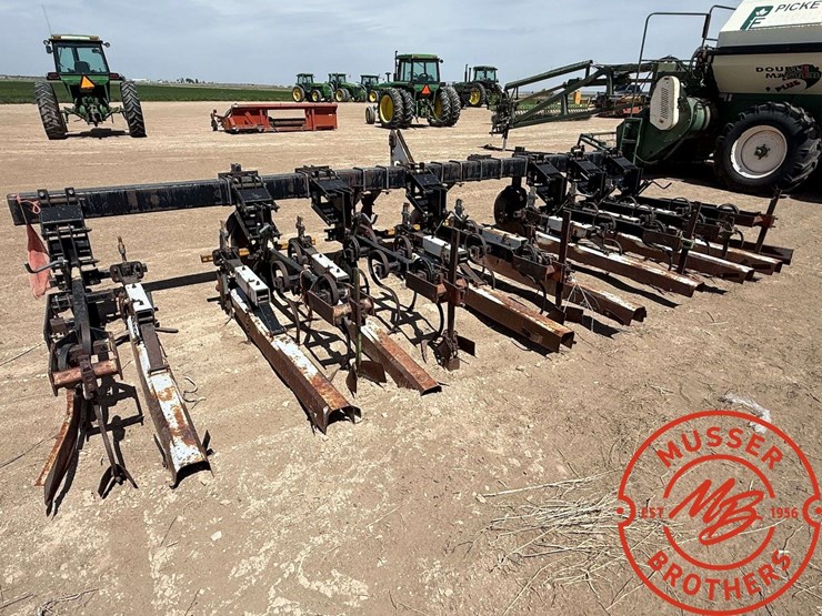 elmers-12-row-cultivator,-22"-spacing-*missing-parts-image-4