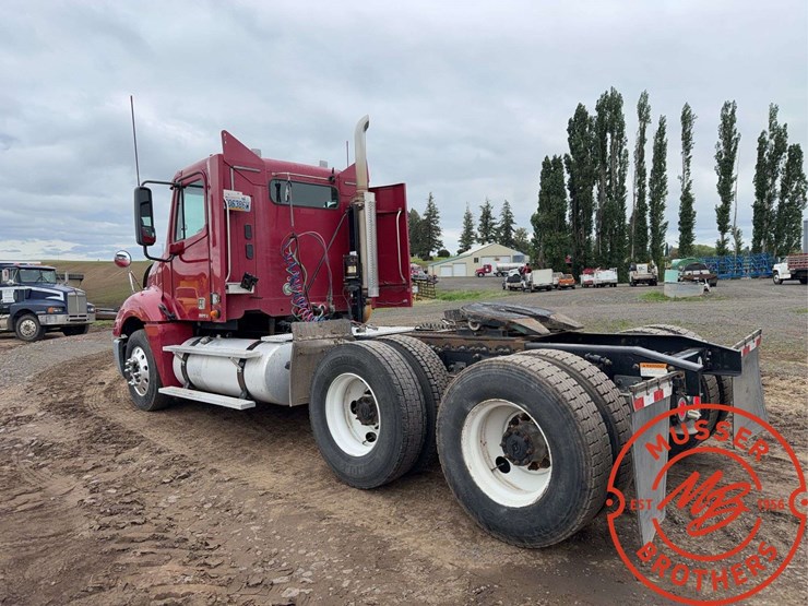 2007-freightliner-columbia-120-image-5