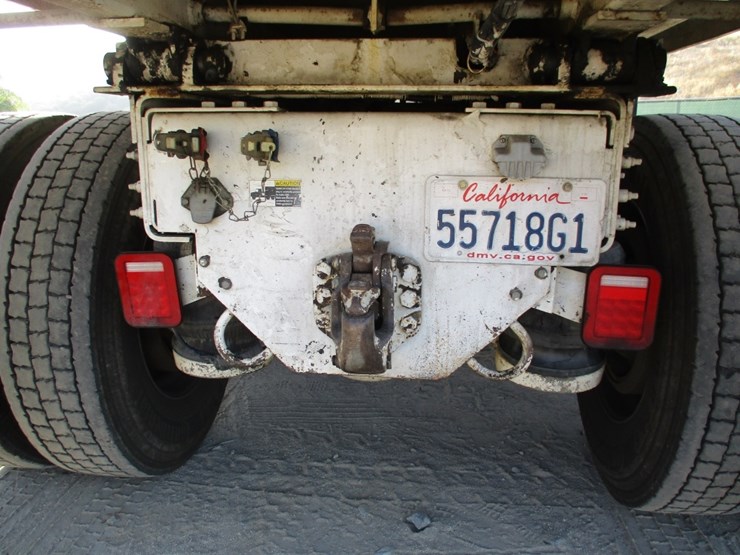2013-peterbilt-367-image-23