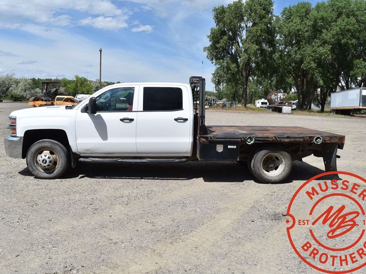 2015-chevrolet-3500-image-4