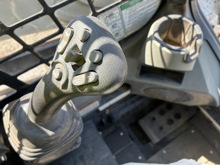 2019-bobcat-t595-image-12