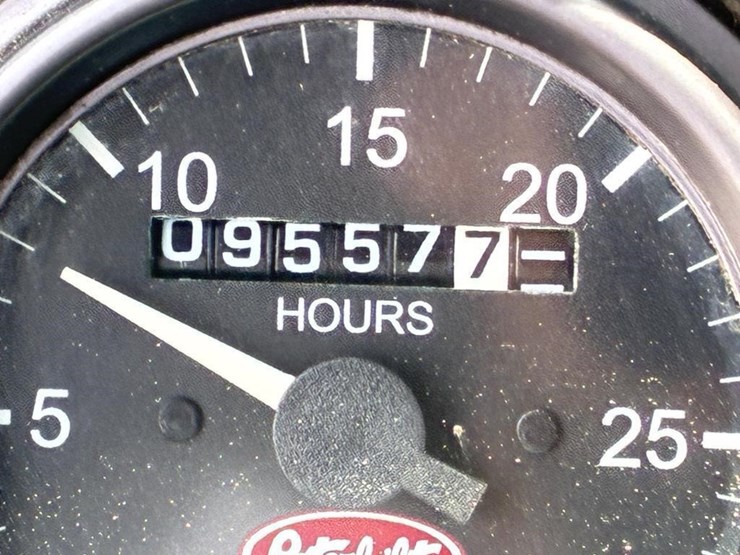 2010-peterbilt-335-image-13