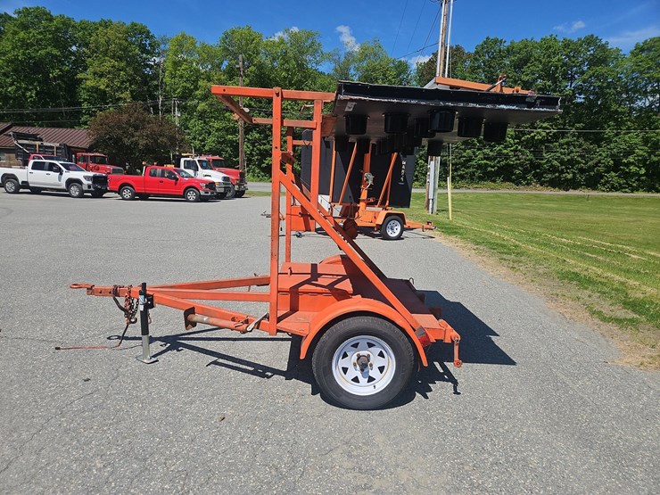 trafcon-tow-behind-arrow-board-image-8