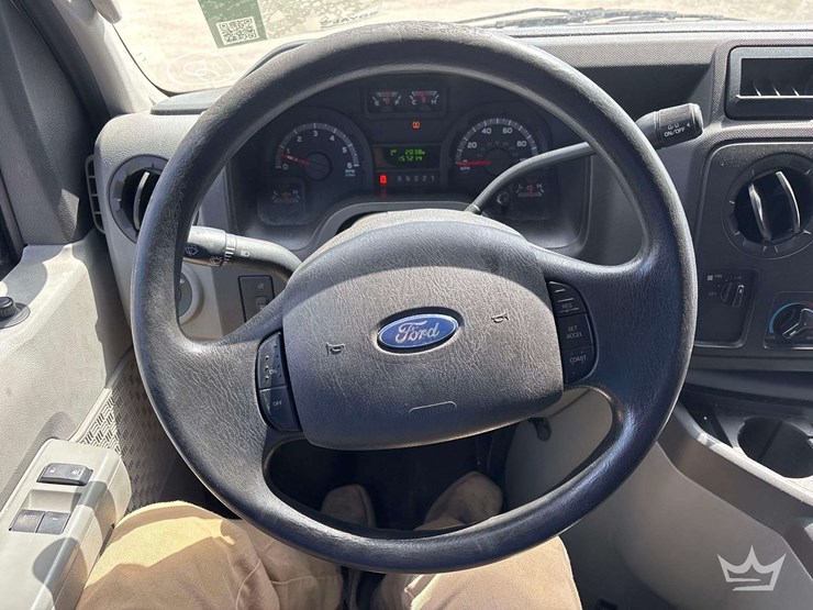 2013-ford-e-250-cargo-van-image-12
