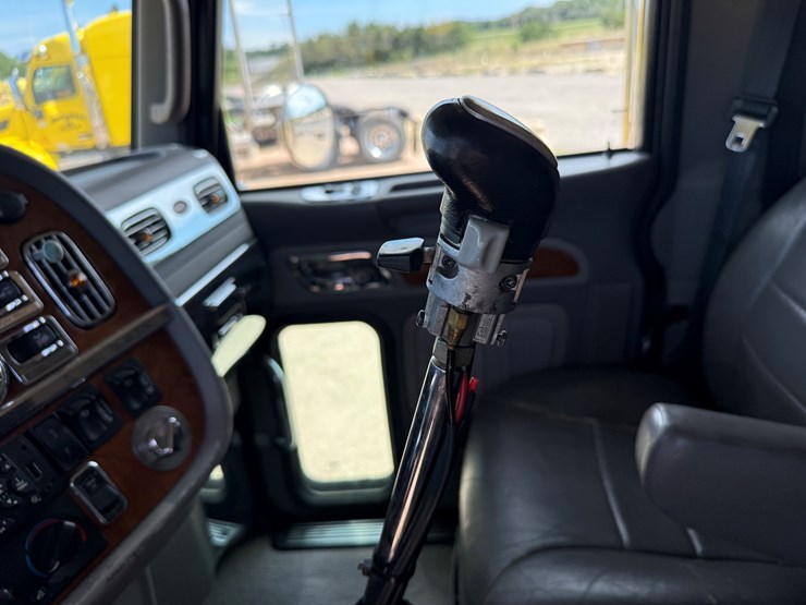 2007-peterbilt-379-image-13