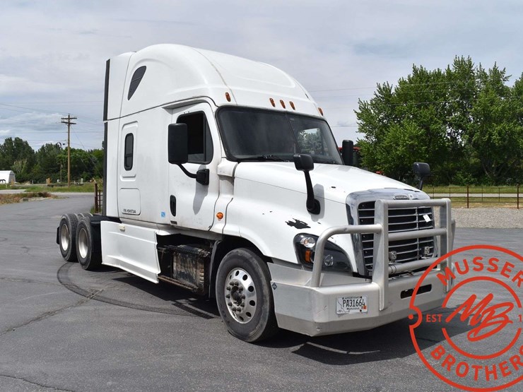 2017-freightliner-cascadia-125-image-13