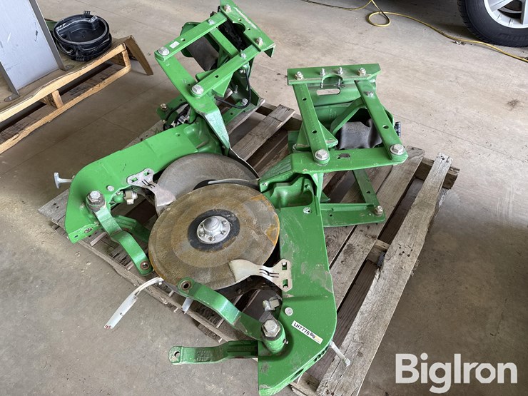 john-deere-planter-row-unit-assemblies-image-1