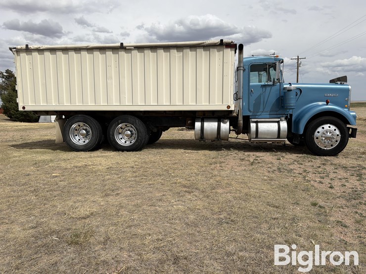 1969-kenworth-w923-image-4