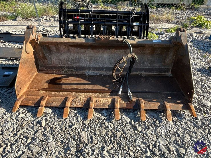 hd-4-1-bucket-w/-teeth-attachment-image-3