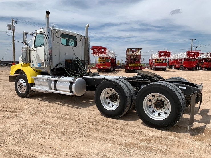 2019-western-star-4900-image-3