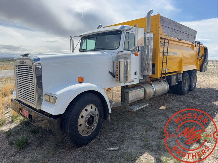2000-freightliner-fld120-image-1