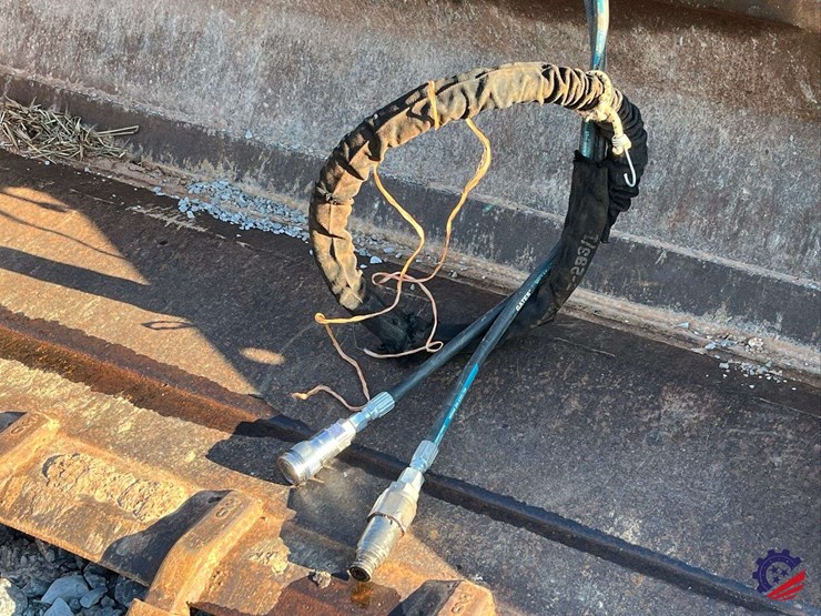 hd-4-1-bucket-w/-teeth-attachment-image-10