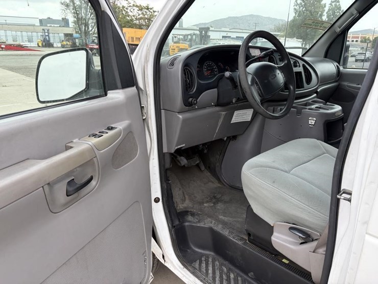 2002-ford-e350-sd-image-14